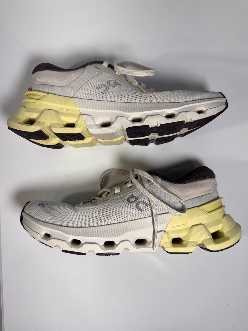 On Running Cloudflyer 4 Women’s Size 7.5 White Hay CloudTec Running Shoes